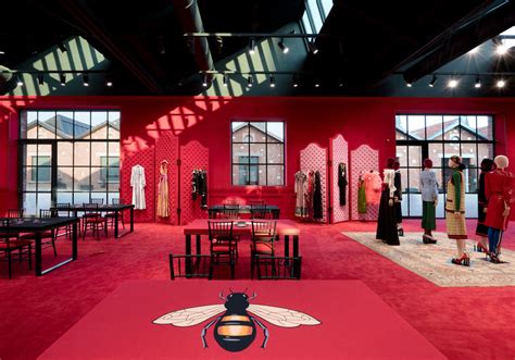 sede showroom gucci milano|gucci digital showroom.